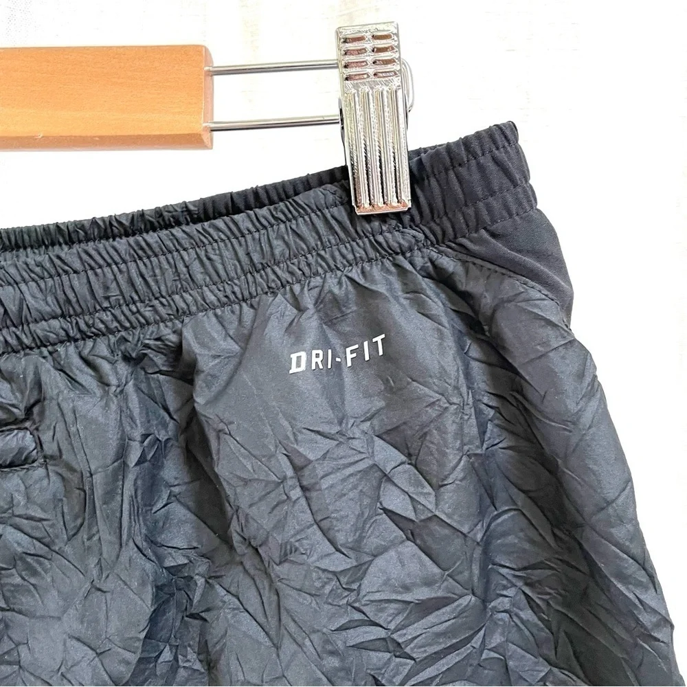 RARE! NIKE Tech Pack Woven Crinkle Shorts Lined in Black size large